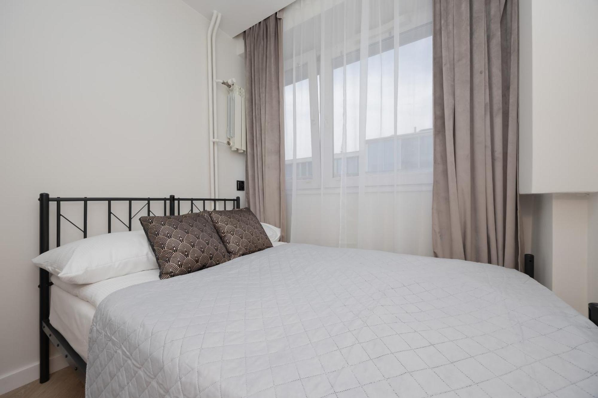 Апартаменти Cozy In The Centre Of By Rent Like